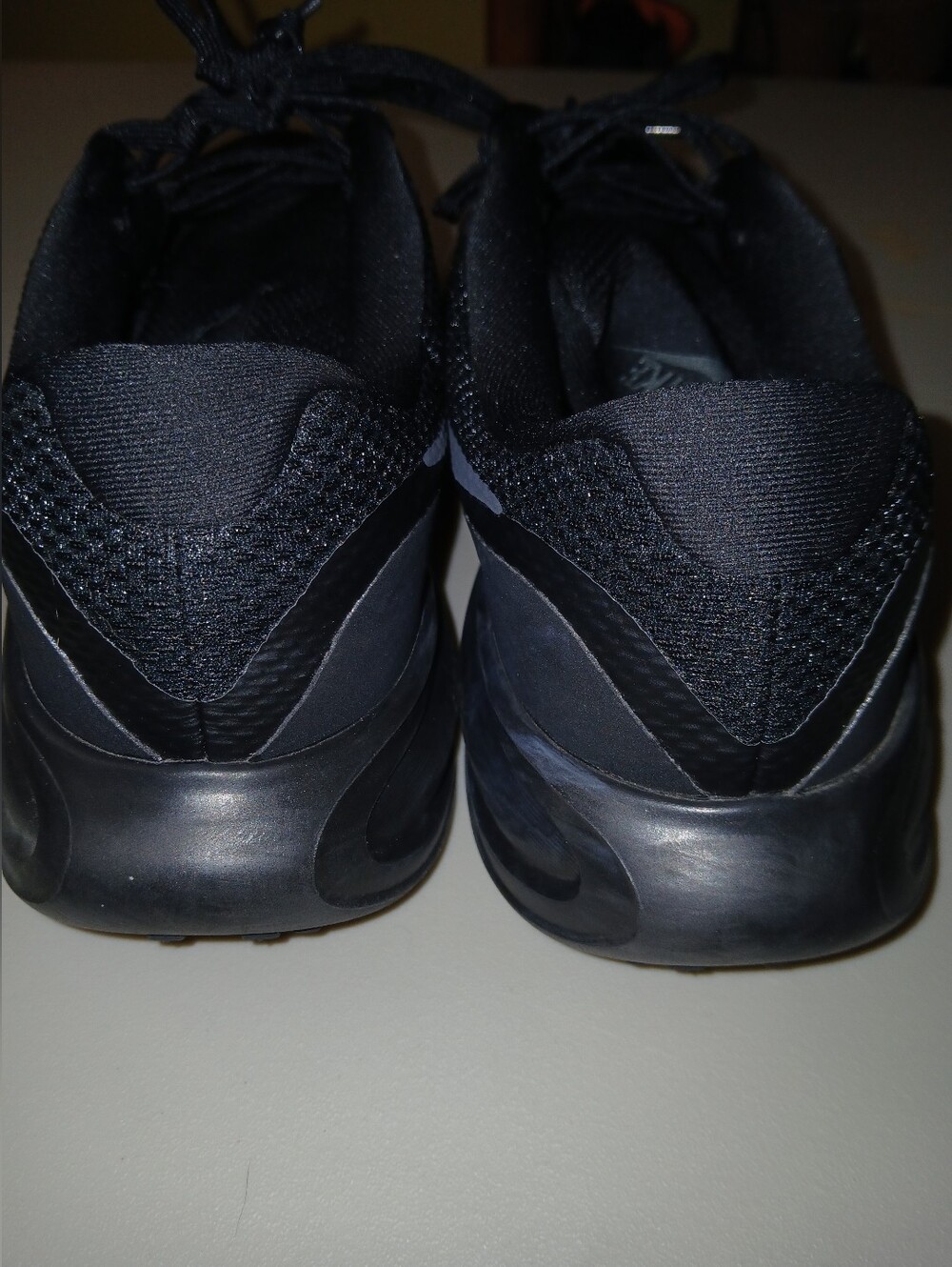 Nike Revolution Men's Size 11 Black Anthracite - Picture 2 of 7